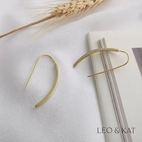 Curved Bar Threader Earrings in Gold & Silver. 925 Sterling Silver. #1079 - Picture 7 of 9